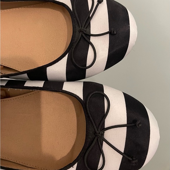 Lane Bryant Flats - Picture 6 of 6